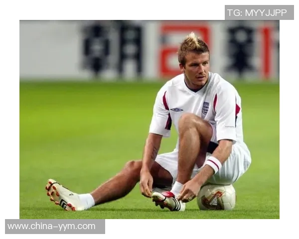 鸡冠头球星赛场激情飞扬展现独特魅力引领足球时尚风潮